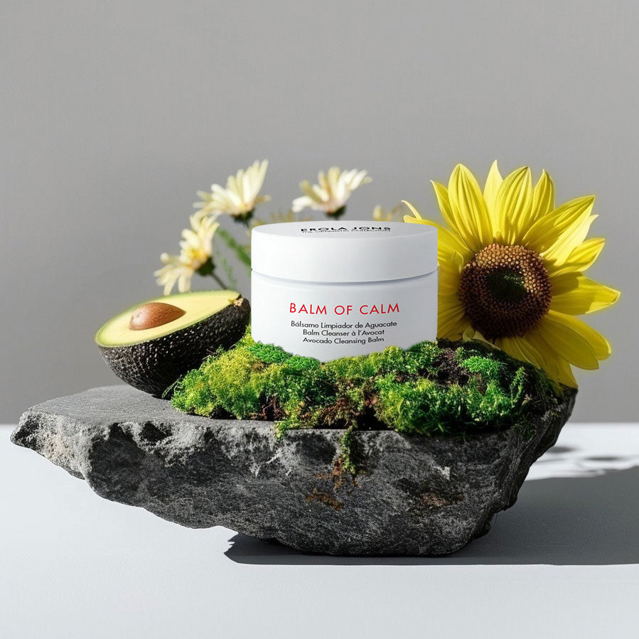 Bálsamo limpiador Balm of Calm de Erola Jons con aguacate y aceite de girasol para eliminar impurezas y nutrir la piel